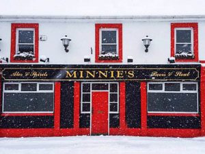 Place Minnies Lounge Bar Exterior 01